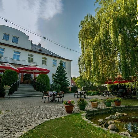 Hotel Bialy Domek Wałcz Exteriör bild