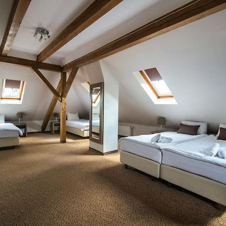 Hotel Bialy Domek Wałcz Exteriör bild