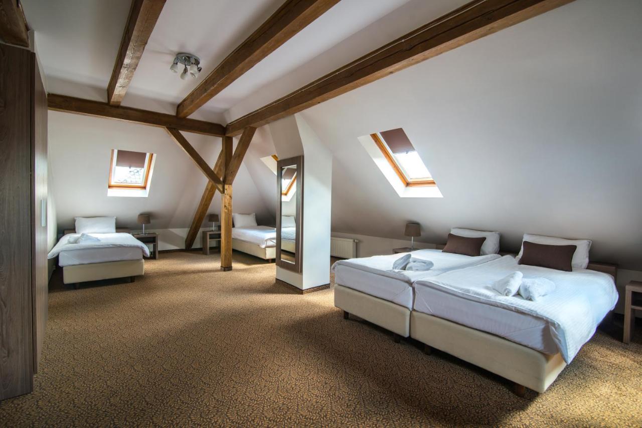 Hotel Bialy Domek Wałcz Exteriör bild