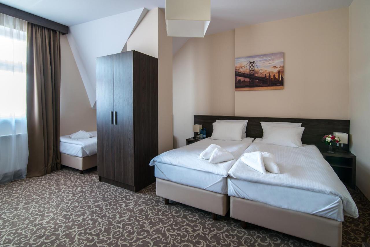 Hotel Bialy Domek Wałcz Exteriör bild